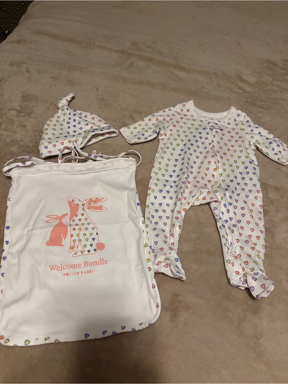 Roller Rabbit Welcome Bundle  Disco Hearts onesie hat bag brand new newborn